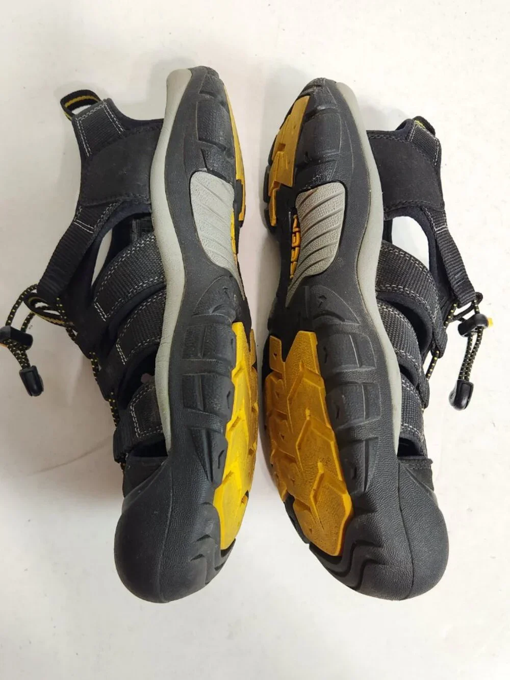KEEN Newport H2 Sandals Black Style 1001907 Men Size 10.5 Preowned excellent